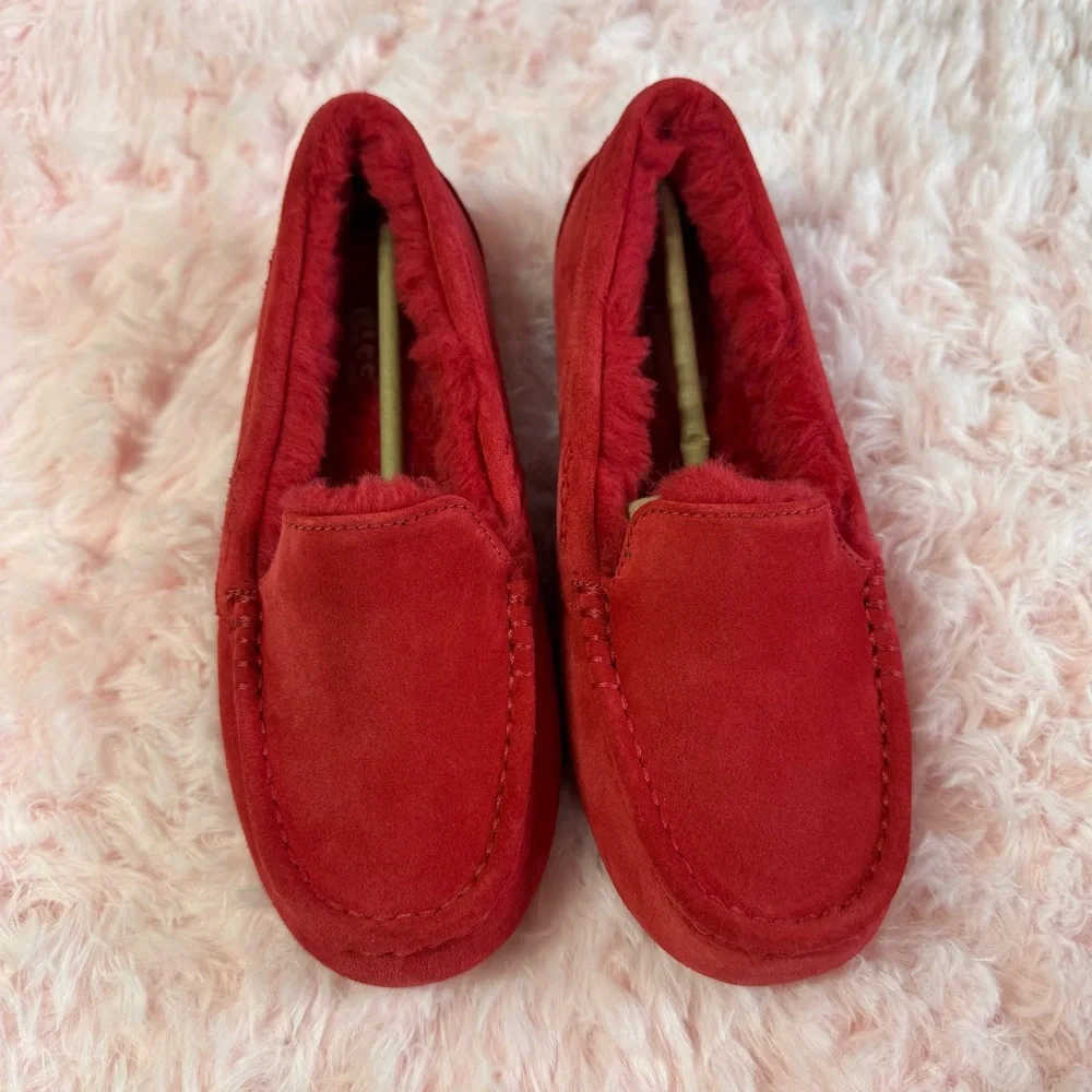 UGG Women's Red Suede Loafers size 8 New in box fur lined house shoe moccasin - Picture 3 of 7